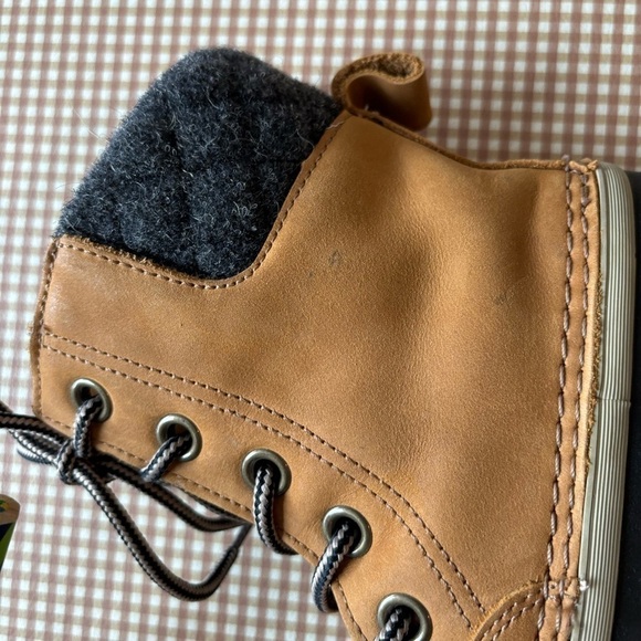 Sorel Hand-crafted waterproof lace up winter women’s boots. Size 7.5 - Picture 7 of 16